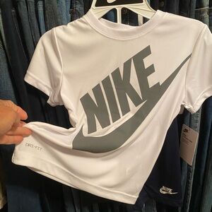 SOLD🍀💚pc Nike  Dri-FIT